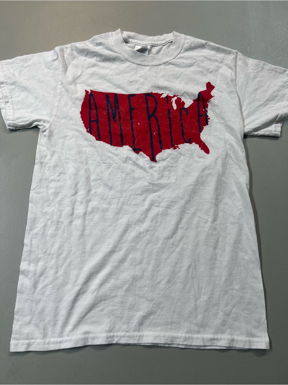 Gildan America USA Map Graphic T-Shirt White Red Blue Size Small